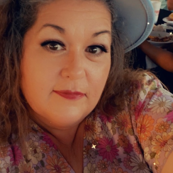 Meet your Posher, Tonya - Picture 1 of 1